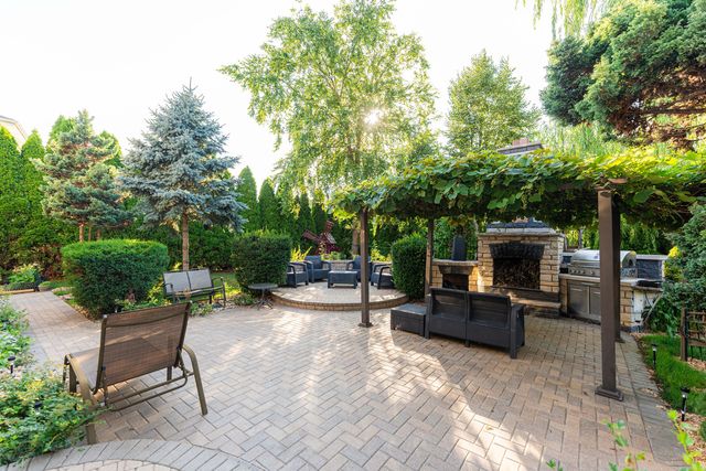 1233 Covington Drive, Lemont, IL 60439