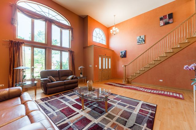 1233 Covington Drive, Lemont, IL 60439