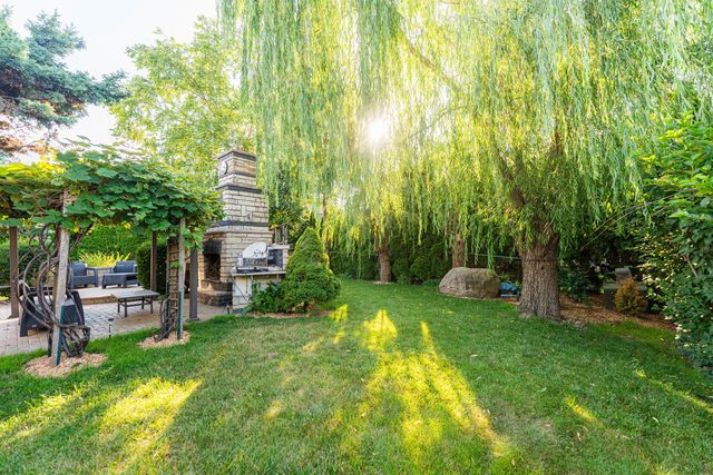1233 Covington Drive, Lemont, IL 60439