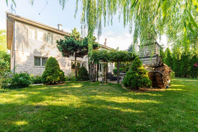1233 Covington Drive, Lemont, IL 60439