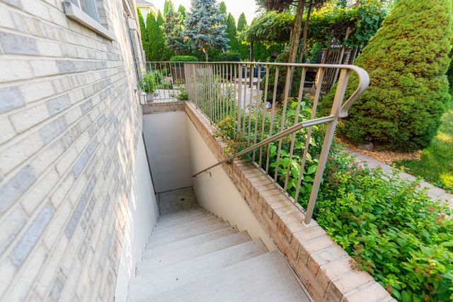 1233 Covington Drive, Lemont, IL 60439