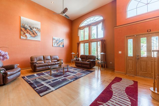 1233 Covington Drive, Lemont, IL 60439