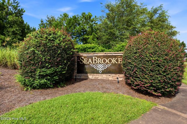 8328 E Highcroft Drive NE, Leland, NC 28451