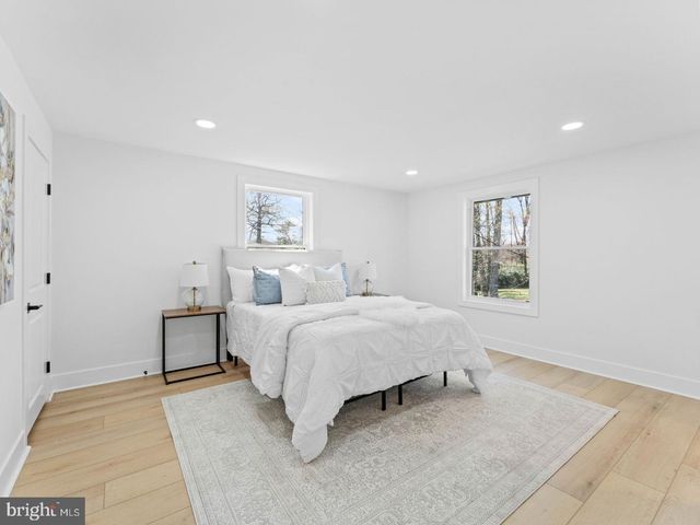 3 OVERBROOK CIR, Moorestown, NJ 08057