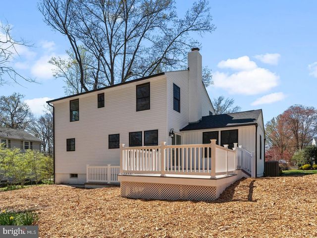 3 OVERBROOK CIR, Moorestown, NJ 08057