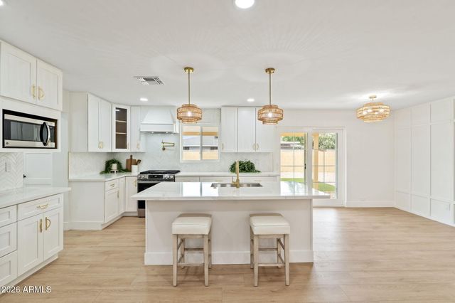 8314 E CAMELBACK Road, Scottsdale, AZ 85251