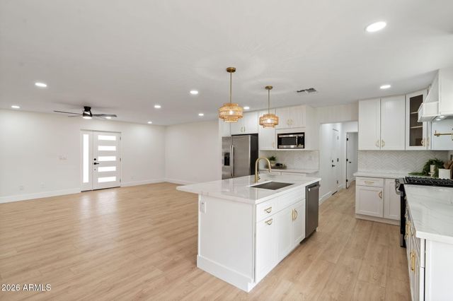 8314 E CAMELBACK Road, Scottsdale, AZ 85251