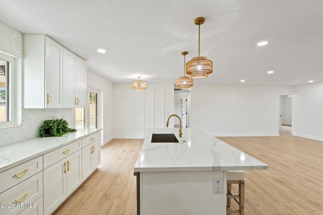 8314 E CAMELBACK Road, Scottsdale, AZ 85251