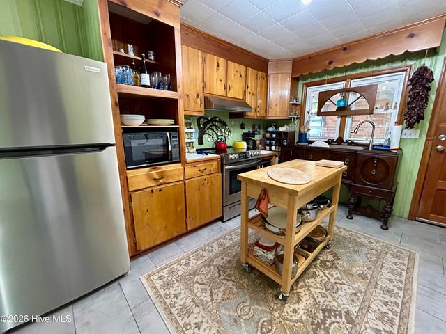 802 Pinetree Drive, New Bern, NC 28562