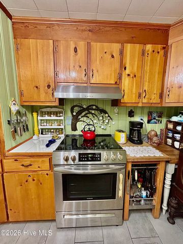 802 Pinetree Drive, New Bern, NC 28562