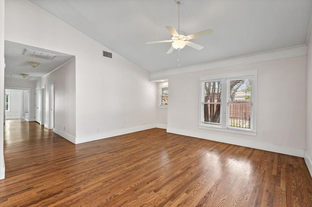 2700 College Avenue, Fort Worth, TX 76110