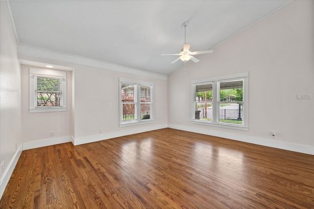 2700 College Avenue, Fort Worth, TX 76110