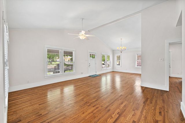 2700 College Avenue, Fort Worth, TX 76110