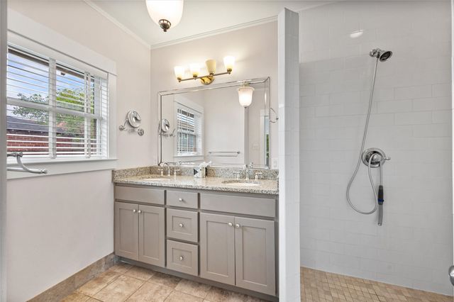 2700 College Avenue, Fort Worth, TX 76110