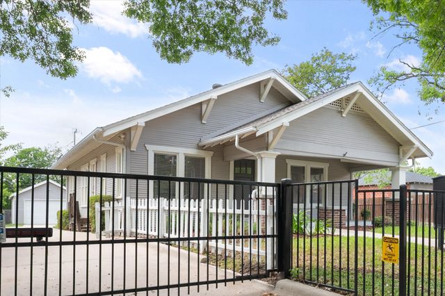 2700 College Avenue, Fort Worth, TX 76110