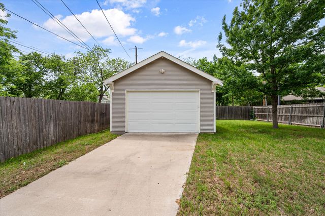 2700 College Avenue, Fort Worth, TX 76110
