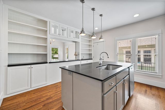 2700 College Avenue, Fort Worth, TX 76110