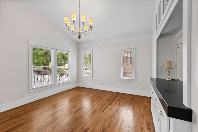 2700 College Avenue, Fort Worth, TX 76110