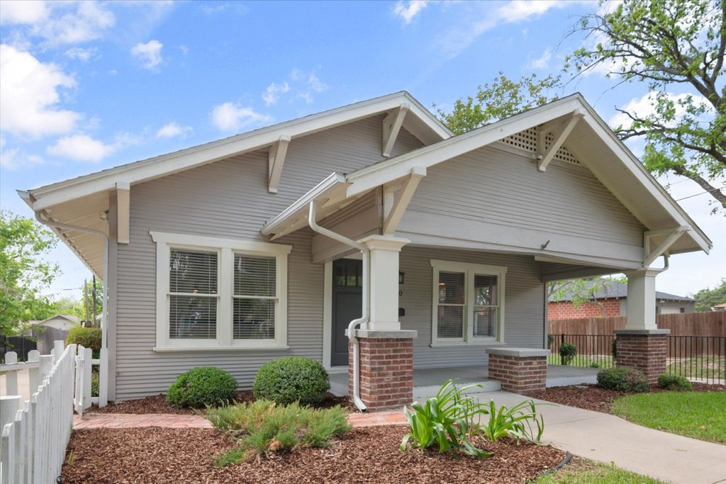 2700 College Avenue, Fort Worth, TX 76110