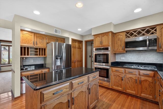 1659 Brittany Lane, Hoffman Estates, IL 60192