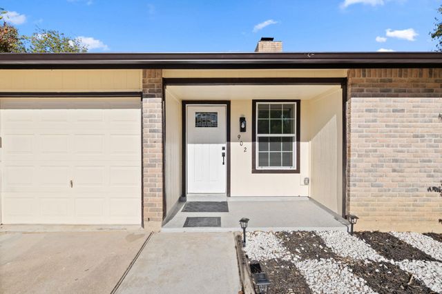 902 Virginia DR, Round Rock, TX 78664