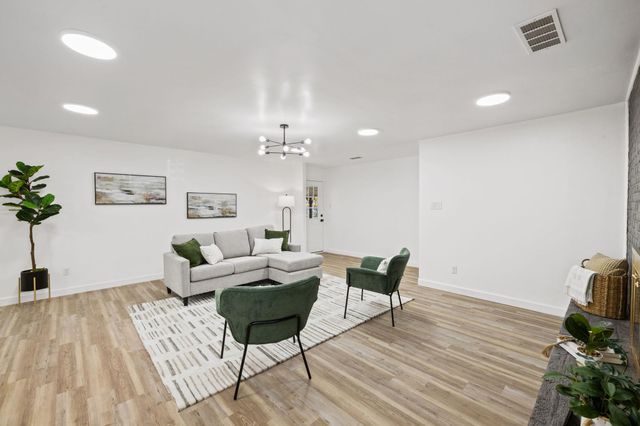 902 Virginia DR, Round Rock, TX 78664