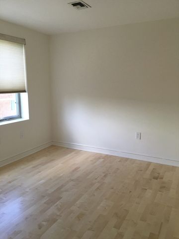 193 Oak St 308, Newton, MA 02464