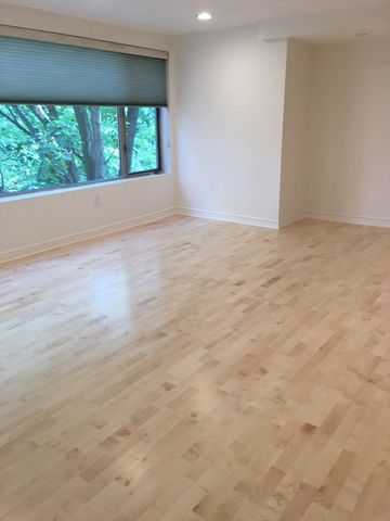 193 Oak St 308, Newton, MA 02464