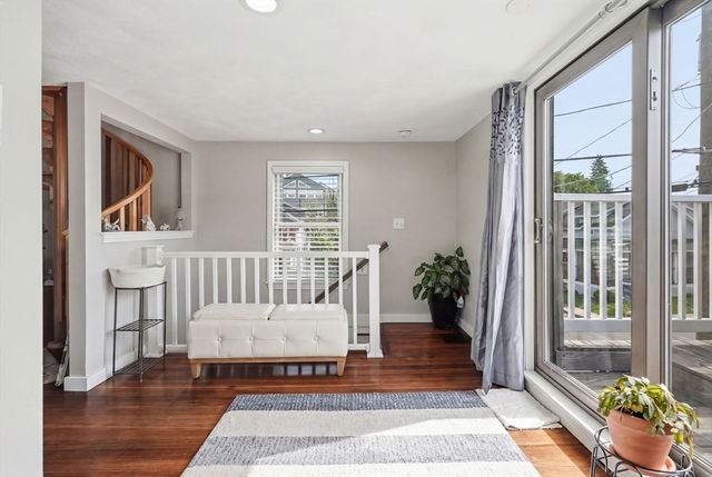 27 Billows St, Winthrop, MA 02152