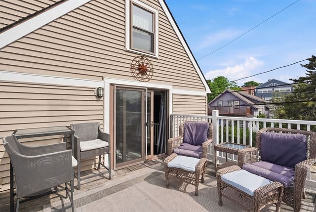 27 Billows St, Winthrop, MA 02152
