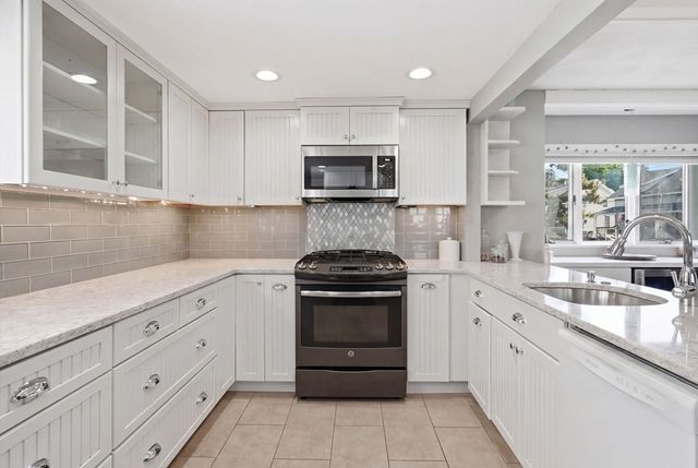27 Billows St, Winthrop, MA 02152