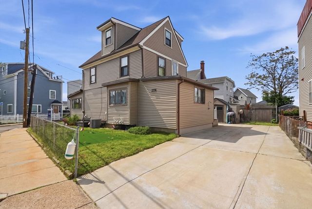 27 Billows St, Winthrop, MA 02152