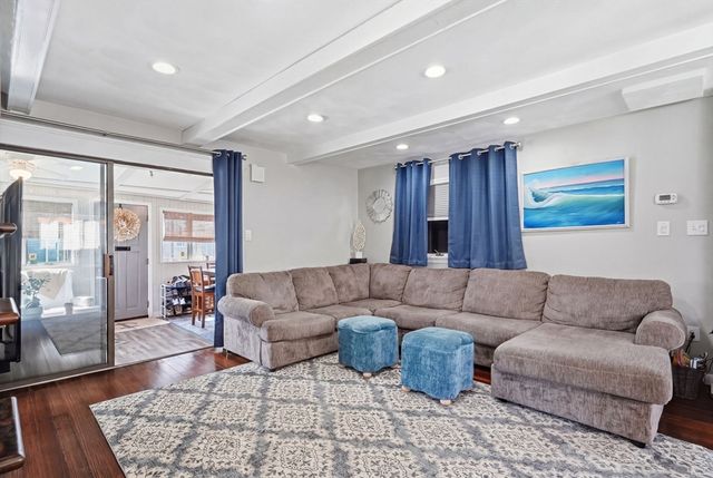 27 Billows St, Winthrop, MA 02152
