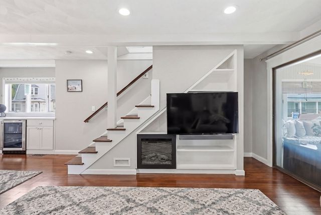 27 Billows St, Winthrop, MA 02152