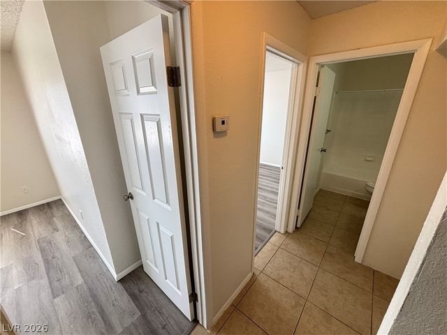 2883 Wheelwright Drive D, Las Vegas, NV 89121