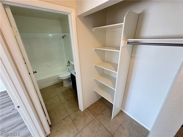2883 Wheelwright Drive D, Las Vegas, NV 89121