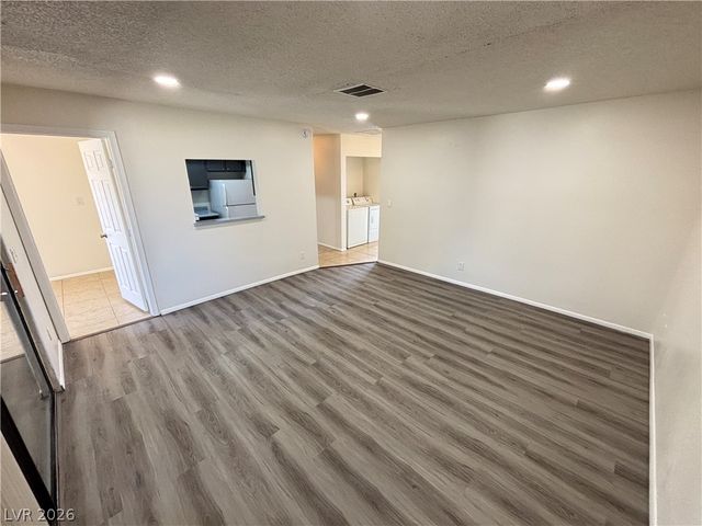2883 Wheelwright Drive D, Las Vegas, NV 89121