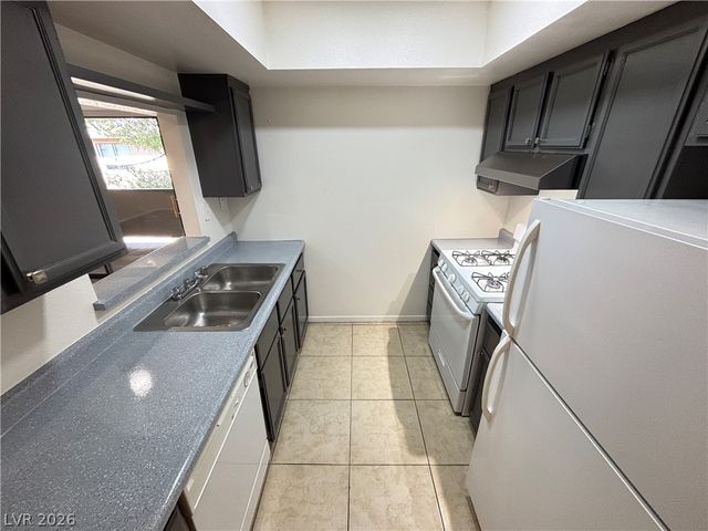 2883 Wheelwright Drive D, Las Vegas, NV 89121