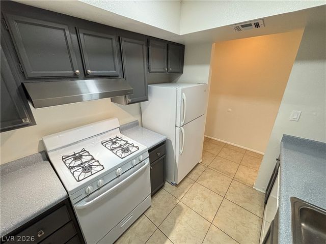 2883 Wheelwright Drive D, Las Vegas, NV 89121