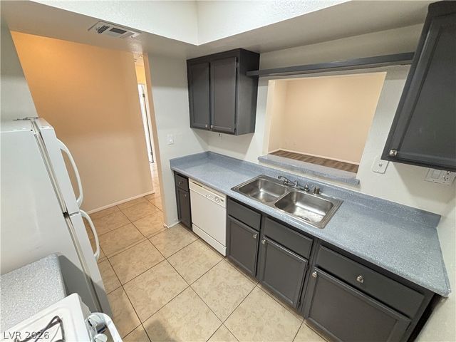 2883 Wheelwright Drive D, Las Vegas, NV 89121