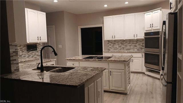 2325 Woodhurst LN, Chesapeake, VA 23322