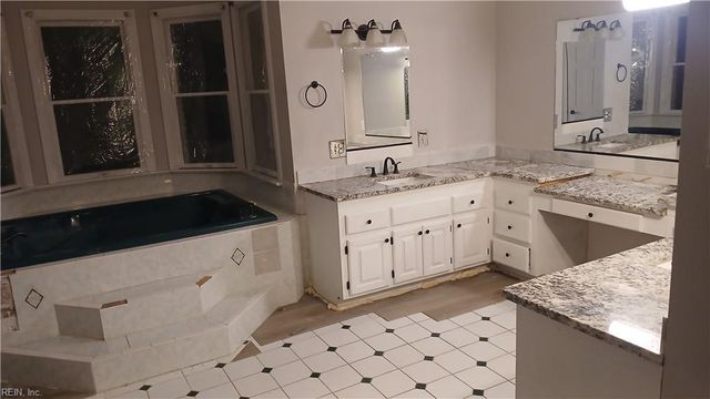 2325 Woodhurst LN, Chesapeake, VA 23322