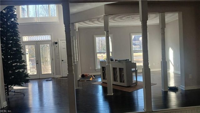 2325 Woodhurst LN, Chesapeake, VA 23322