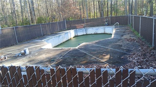 2325 Woodhurst LN, Chesapeake, VA 23322