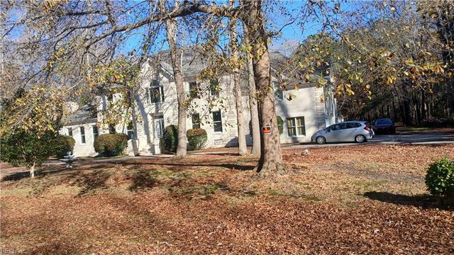 2325 Woodhurst LN, Chesapeake, VA 23322