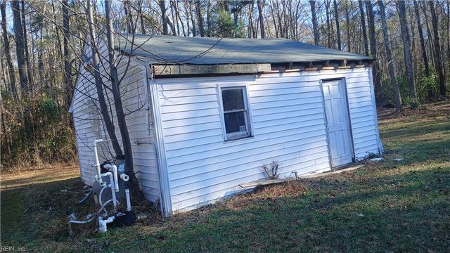 2325 Woodhurst LN, Chesapeake, VA 23322