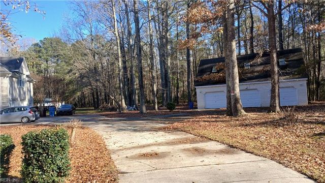 2325 Woodhurst LN, Chesapeake, VA 23322