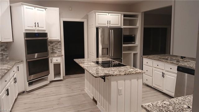 2325 Woodhurst LN, Chesapeake, VA 23322