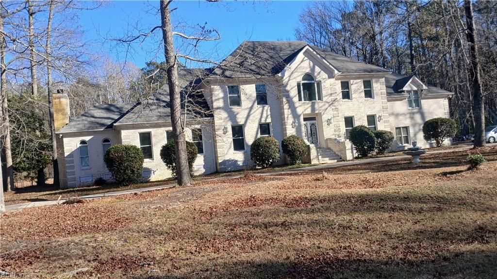 2325 Woodhurst LN, Chesapeake, VA 23322