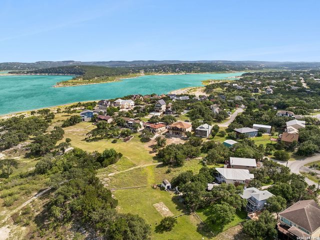 408 Edge Hill Dr, Canyon Lake, TX 78133